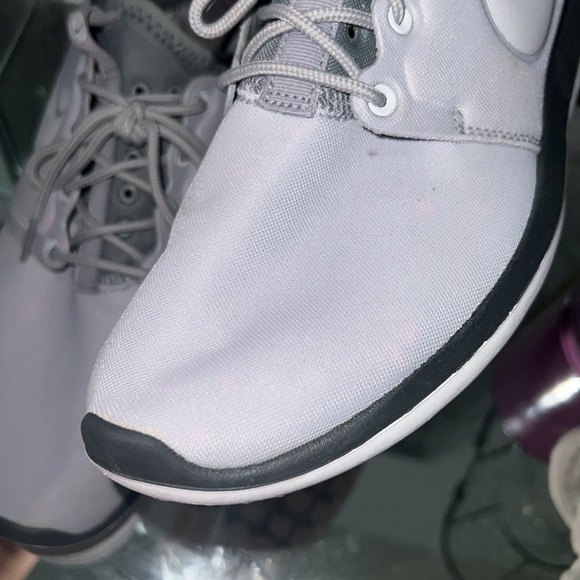 Nike sneakers woman’s size 10 light normal wear gray please good used condition. - Picture 5 of 7